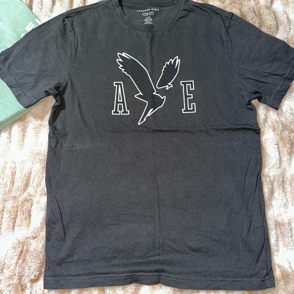 NEW Men’s American Eagle Tshirt Bundle. Size Small. - Picture 2 of 7
